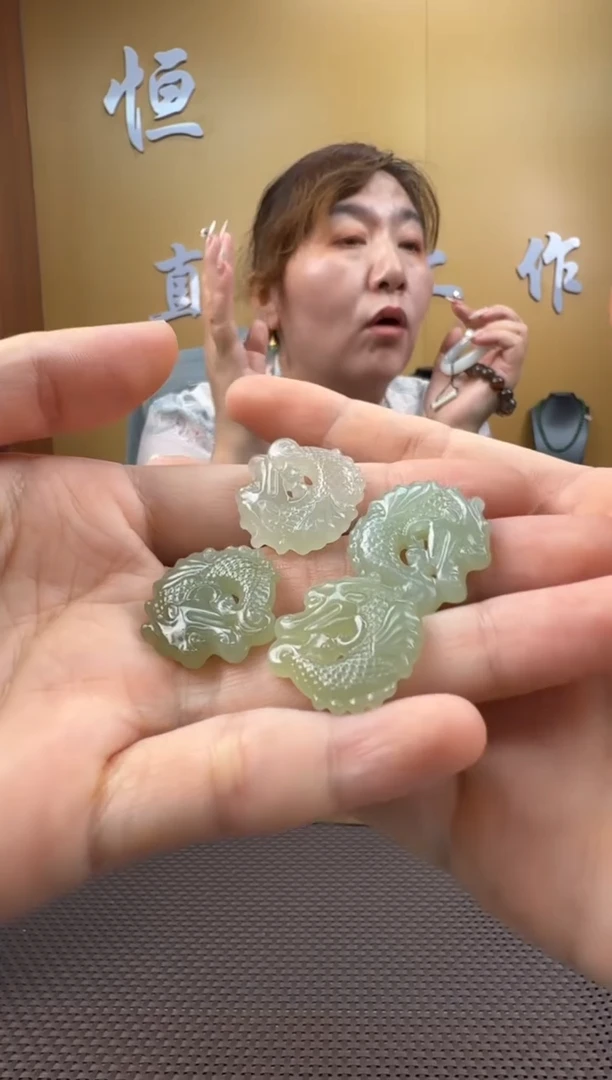 和田玉未镶嵌颈饰挂件（多样性，发一­）