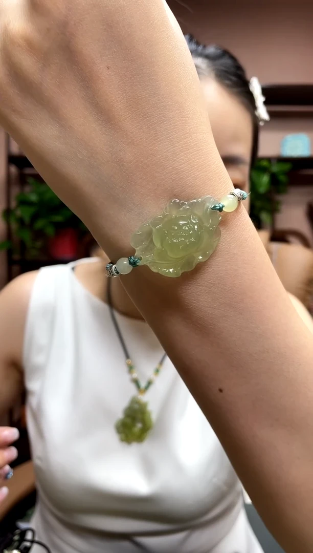 岫玉未镶嵌手牌多样性发货发其中之一