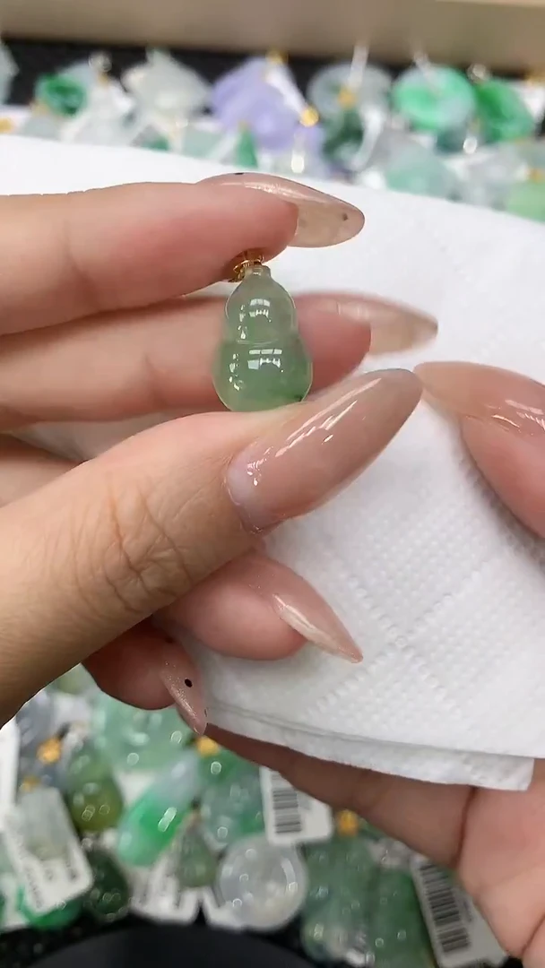 颈饰18K金镶嵌翡翠111111111111