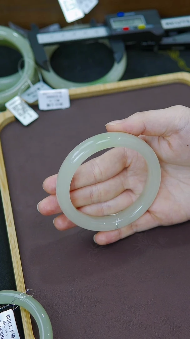 未镶嵌手镯和田玉59圈口正装冰胶浅翠翠青手镯