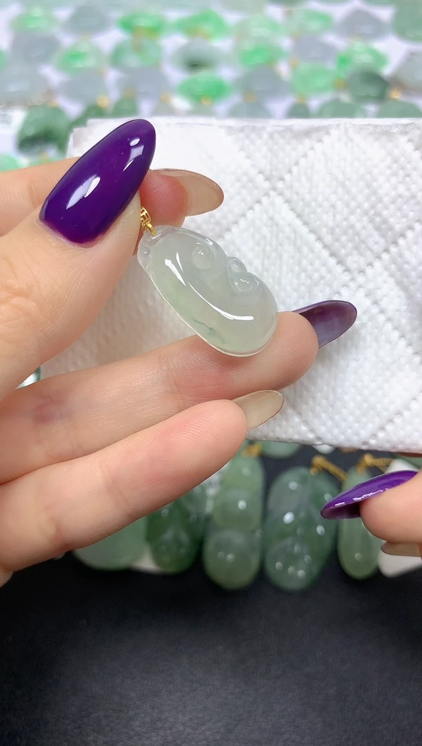 颈饰18K金镶嵌翡翠