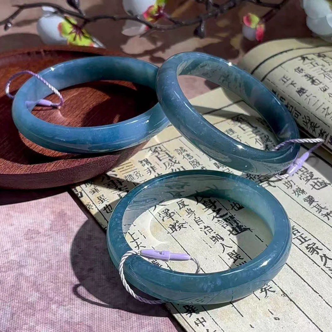蓝水翡翠正圈手镯女士手镯*（多样性发一件）