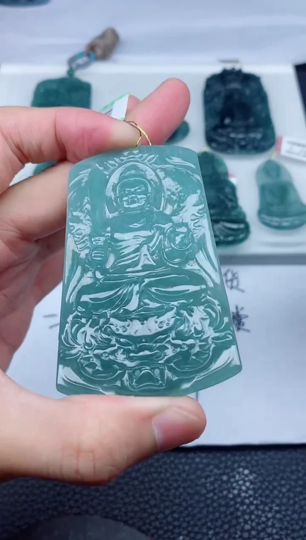 翡翠未镶嵌颈饰