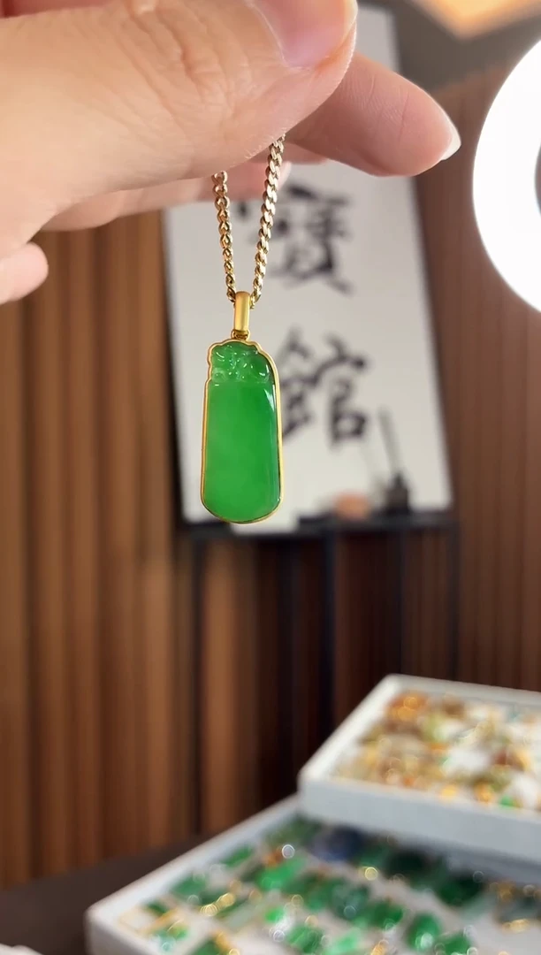 吊坠(不含链)18K金镶嵌翡翠吊坠