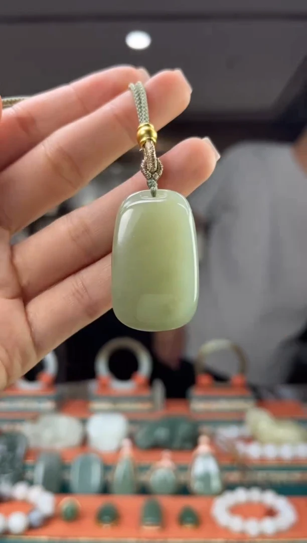 和田玉未镶嵌颈饰佩佩