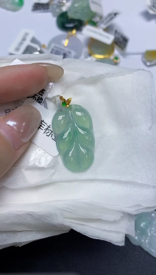 颈饰18K金镶嵌翡翠天然缅甸翡翠A货多样性发一件