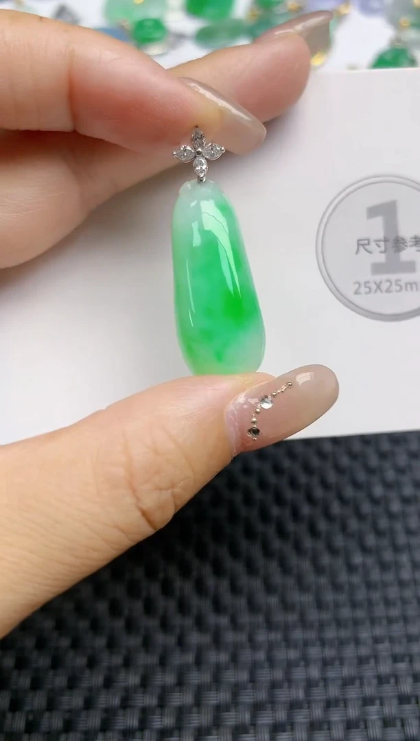 颈饰18K金镶嵌翡翠天然缅甸A货翡翠百元以上9元证书费自理