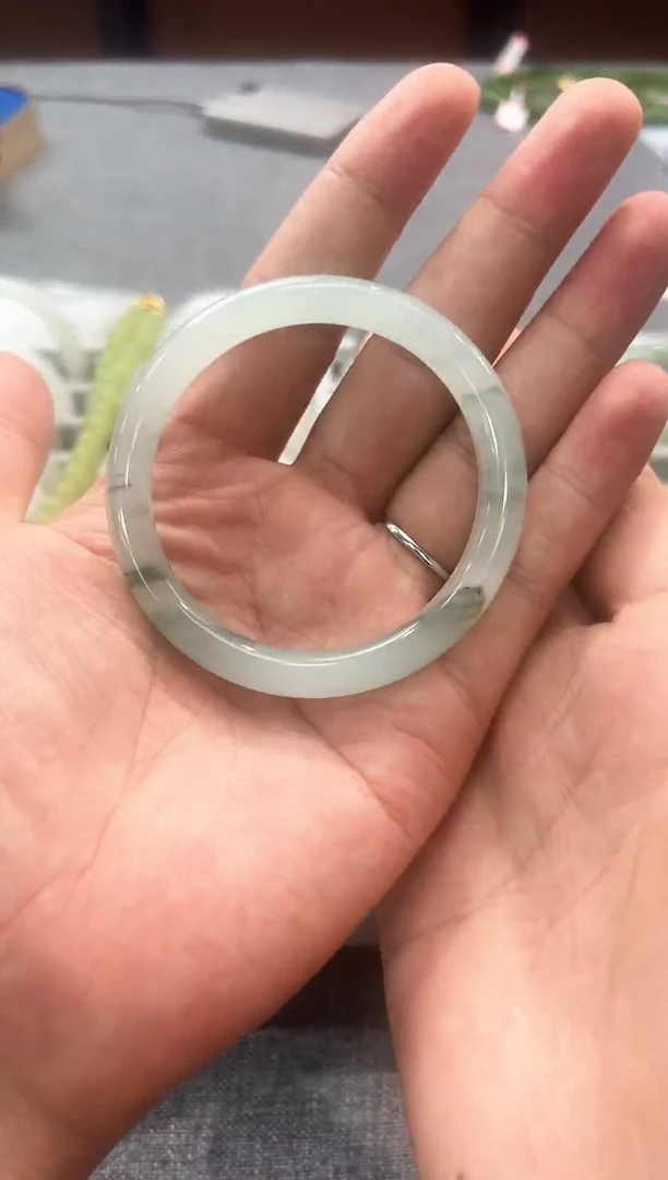未镶嵌手镯翡翠手镯