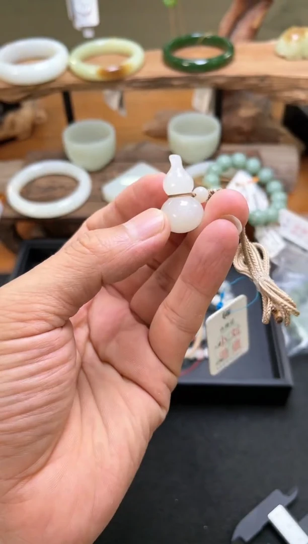 吊坠(不含链)未镶嵌和田玉青海野牛沟白玉 葫芦