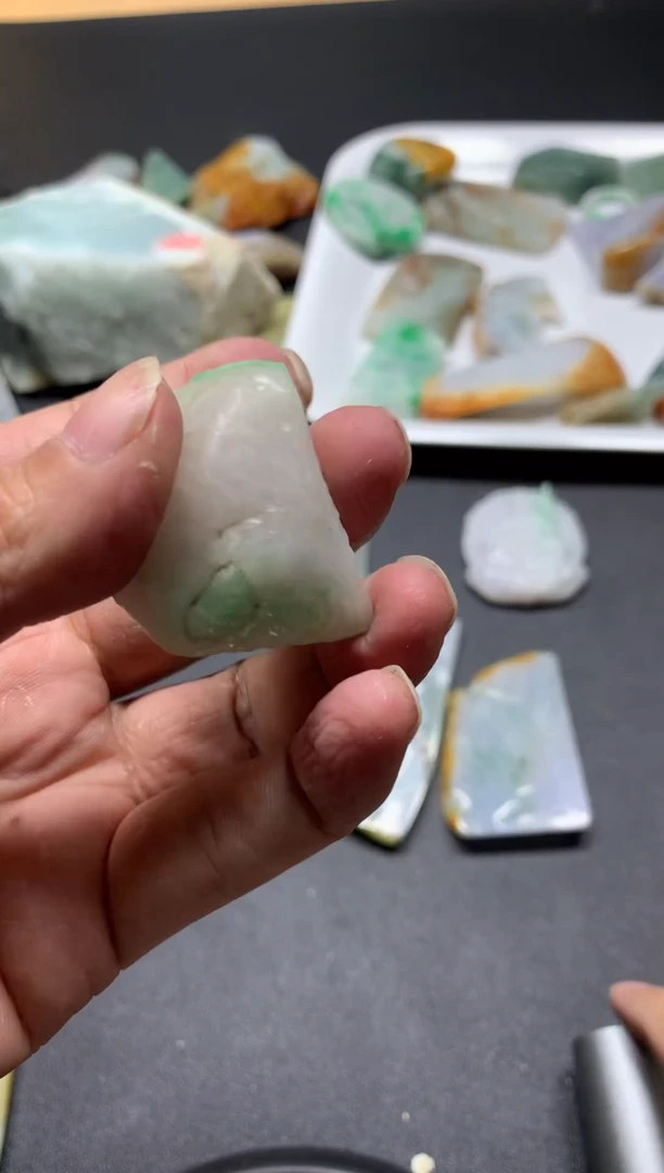 【闪购商品】翡翠颈饰未镶嵌天然货翡翠A货