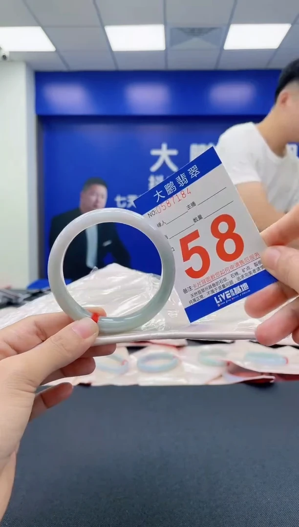 翡翠手镯未镶嵌AAAAAAAAAA