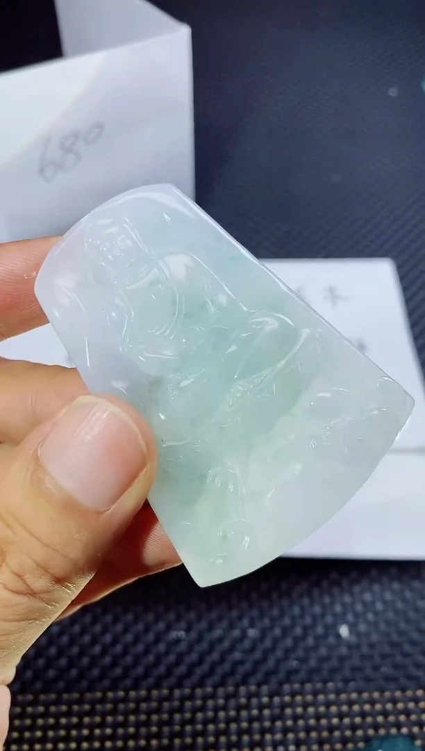 翡翠未镶嵌颈饰