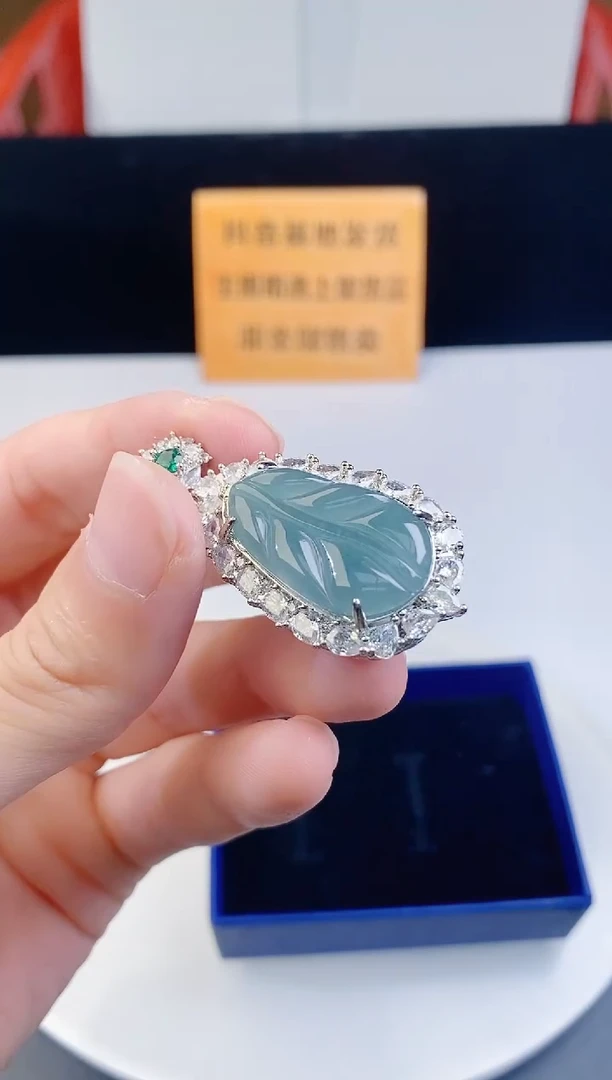 颈饰未镶嵌翡翠   ·