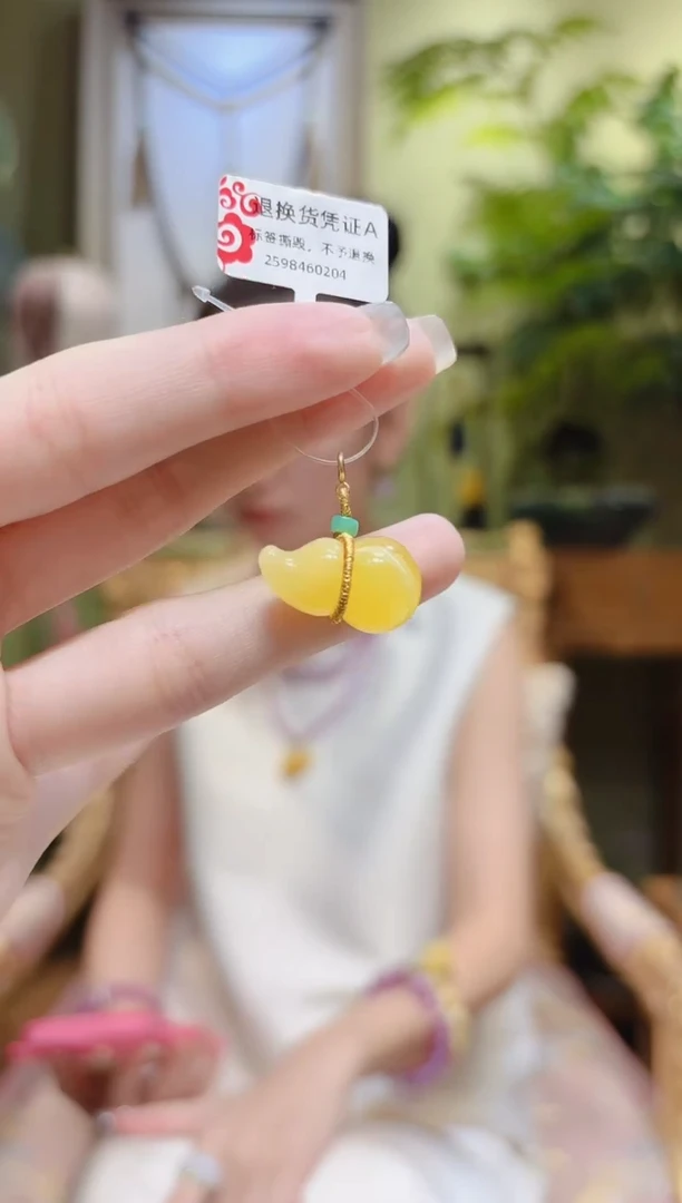 【闪购商品】蜜蜡裸石18K金镶嵌蜜蜡葫芦卡扣挂件26