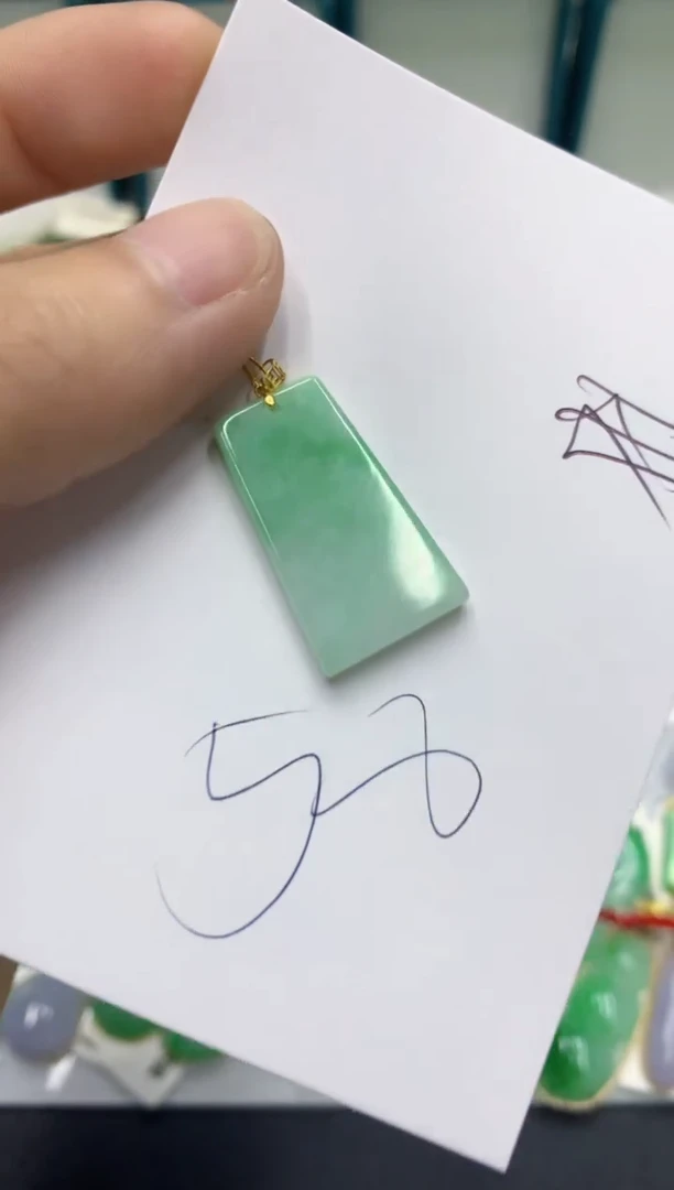 翡翠18K金镶嵌颈饰翡翠