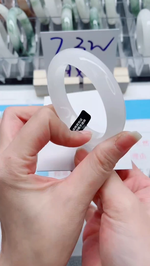 【闪购商品】石英质玉手镯未镶嵌A301-52.6