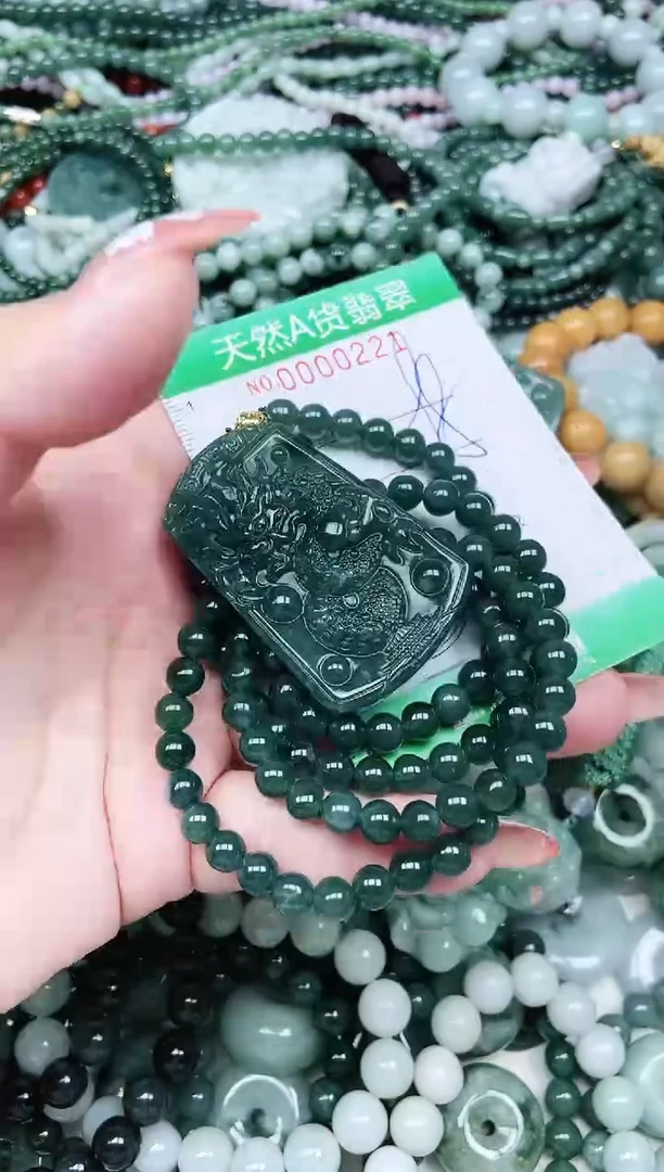 颈饰未镶嵌翡翠翡翠