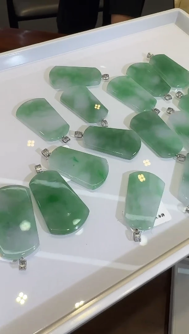 颈饰18K金镶嵌翡翠X1217-512-209多样性一件