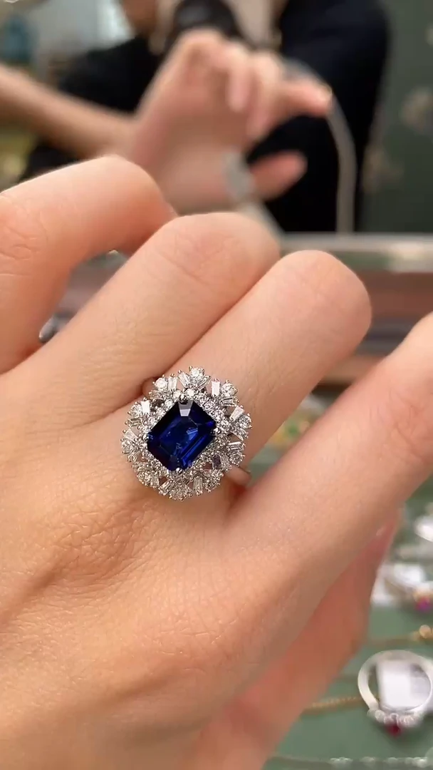 戒指蓝宝石铂Pt950镶嵌皇家蓝主石：2.0ct