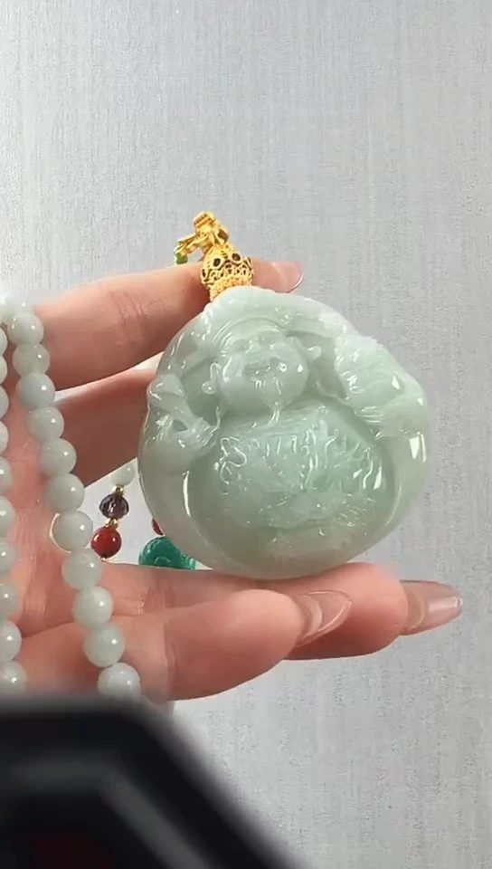 颈饰未镶嵌翡翠财神