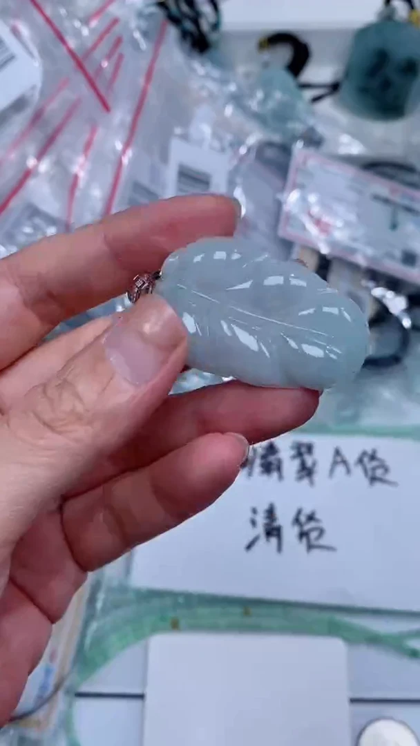 颈饰银S925镶嵌翡翠吊坠