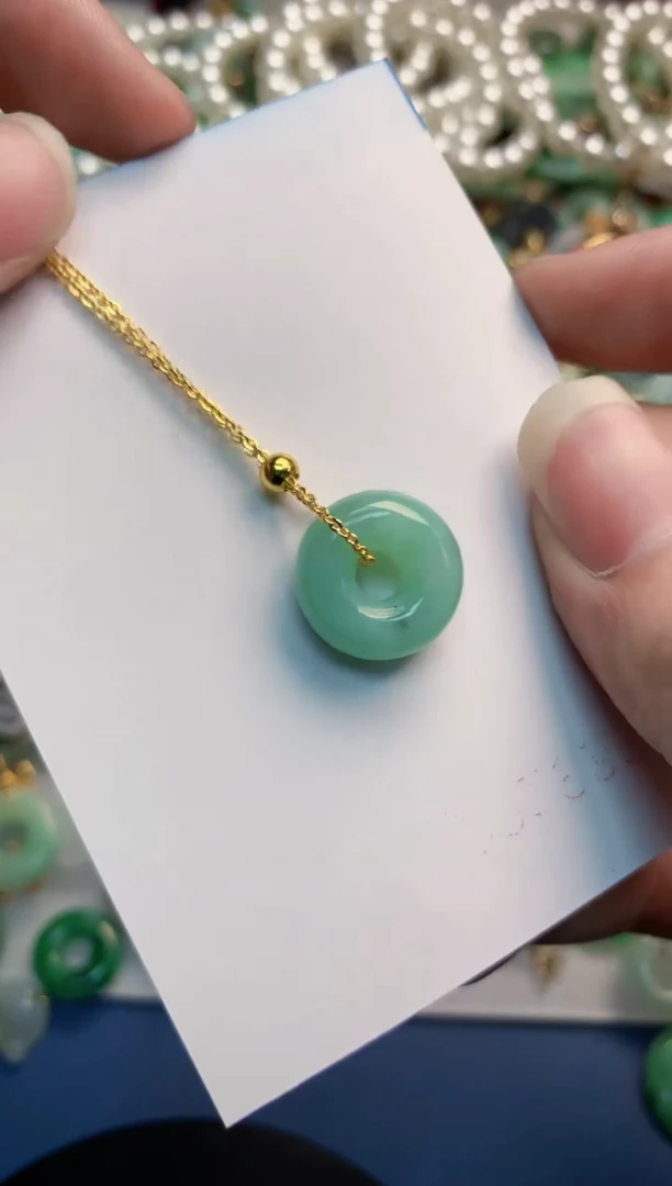 翡翠未镶嵌颈饰            1