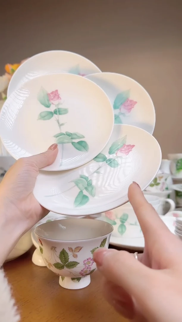 【闪购商品】玫瑰高骨瓷6寸浅盘4个