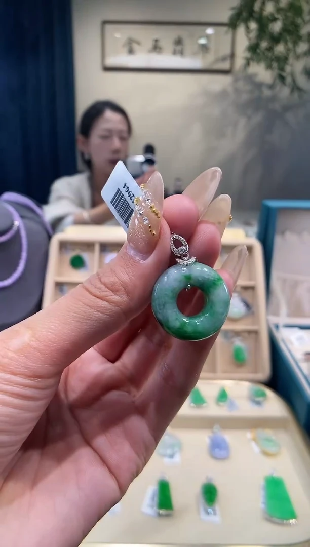 【闪购商品】翡翠吊坠(不含链)银S925镶嵌甜甜圈