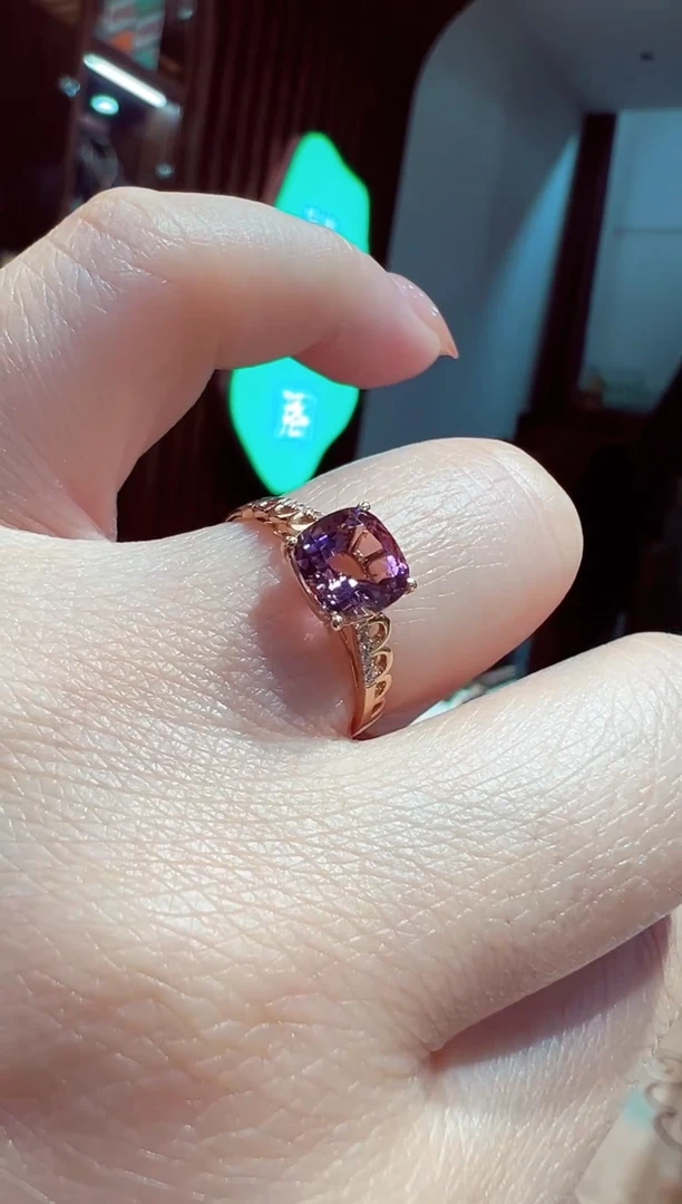 碧玺戒指18K金镶嵌碧玺戒指