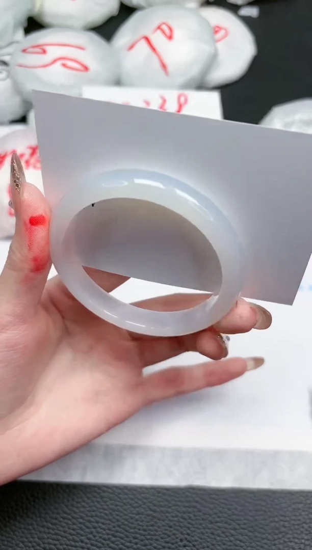 【闪购商品】石英质玉手镯未镶嵌255-56