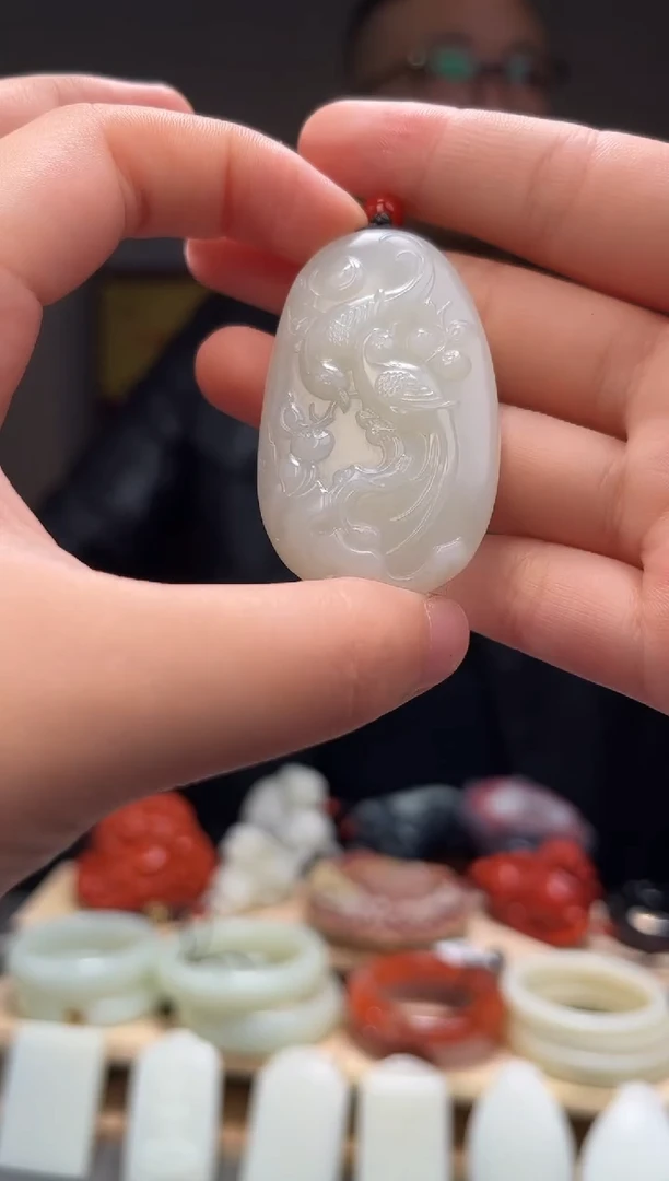 颈饰未镶嵌和田玉吊坠