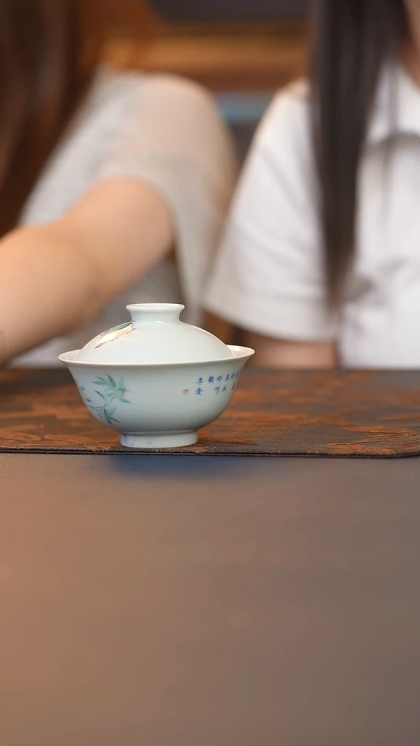晴山素华雨打芭蕉盖碗