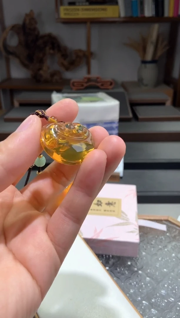 琥珀颈饰未镶嵌如意锁
