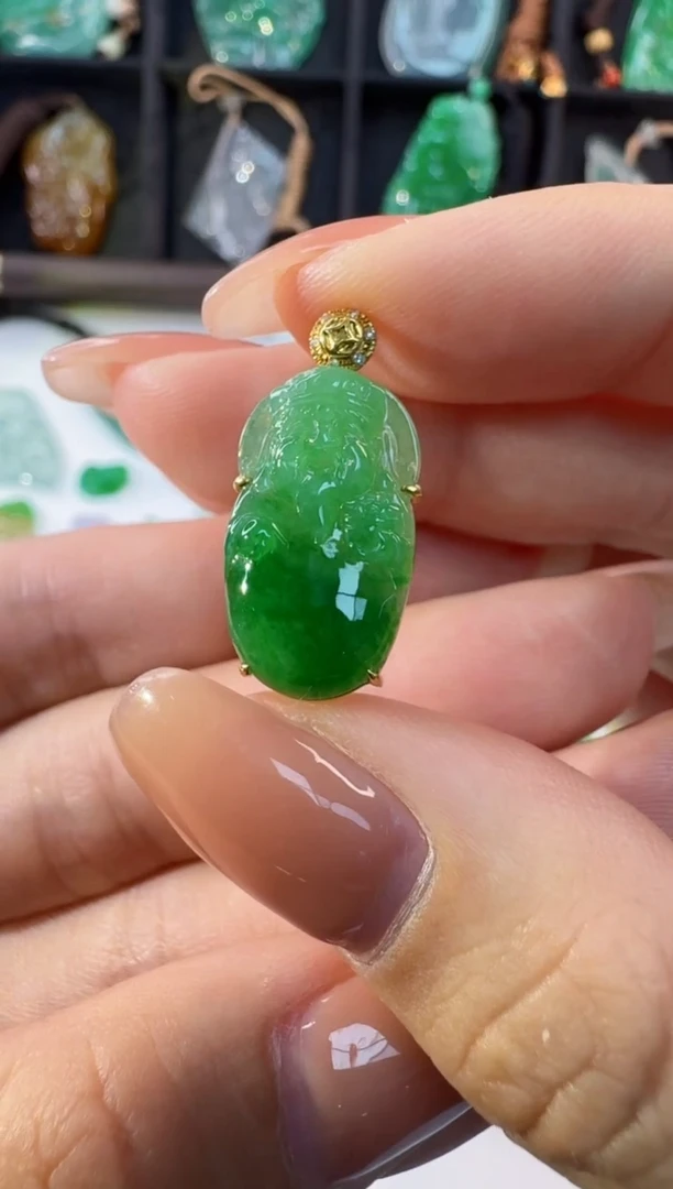 颈饰18K金镶嵌翡翠缅甸A货翡翠
