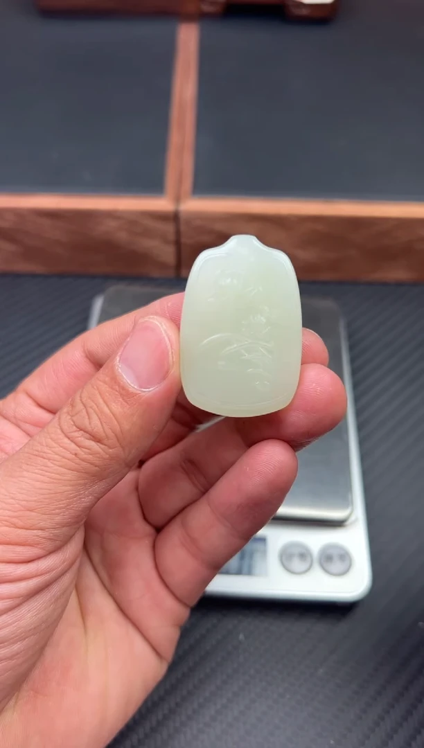 【闪购商品】和田玉未镶嵌吊坠(赠链)且末微色差迪克兰一细