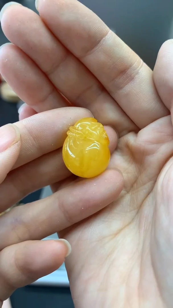 未镶嵌琥珀珠宝奇石689