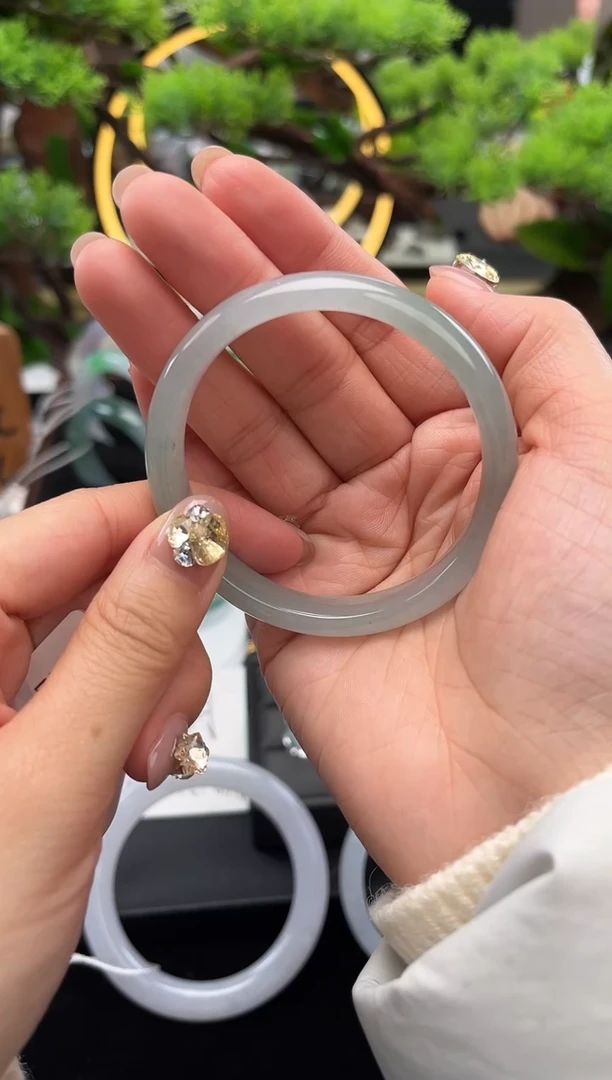 未镶嵌手镯翡翠手镯