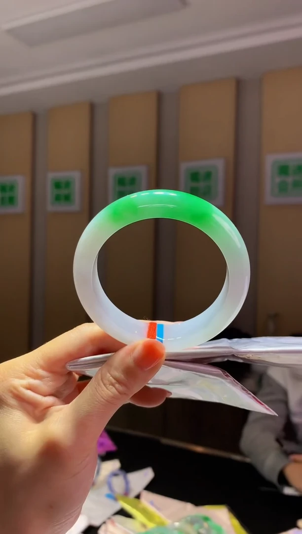未镶嵌手镯翡翠-C305 圈口 全款13万 定金2万