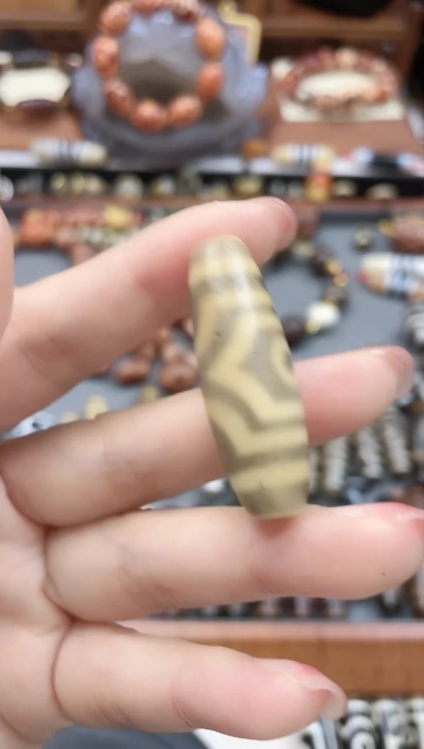 未镶嵌珠珠玛瑙/玉髓页岩宝盖三眼