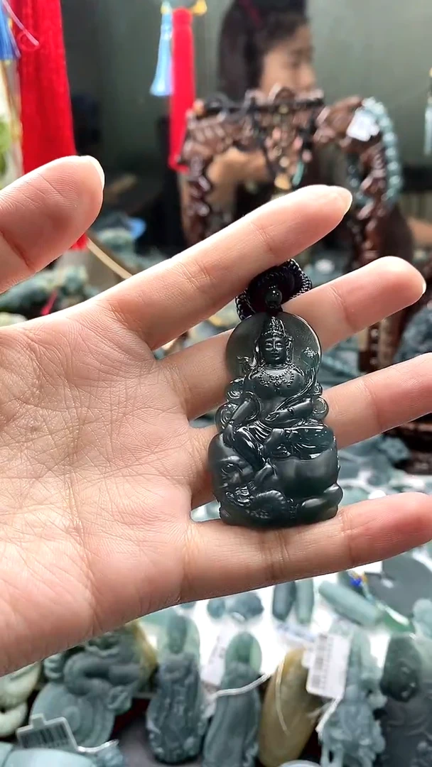 颈饰未镶嵌翡翠如****旧翡翠