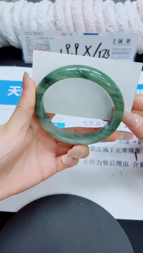 石英质玉未镶嵌手镯10/63