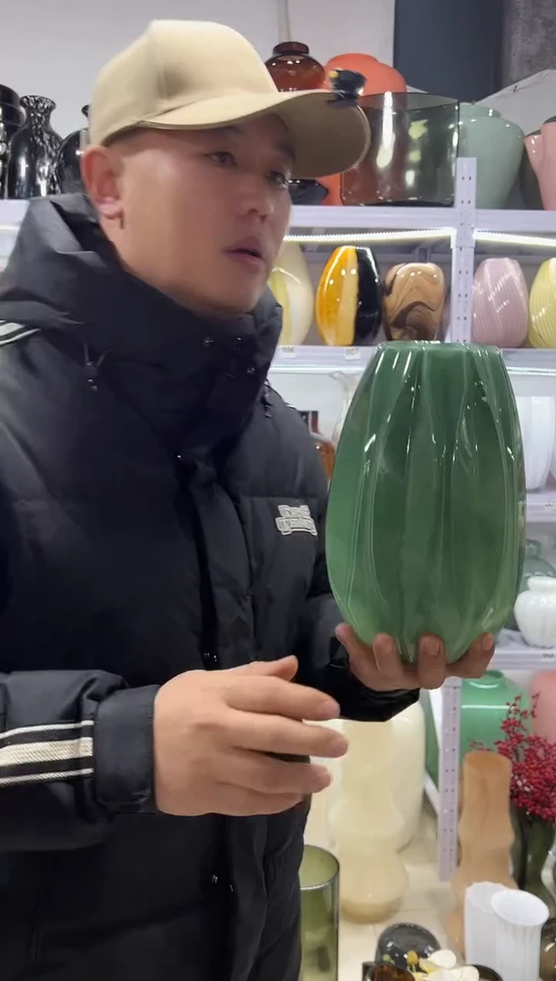 绿色花瓶微瑕介意勿拍