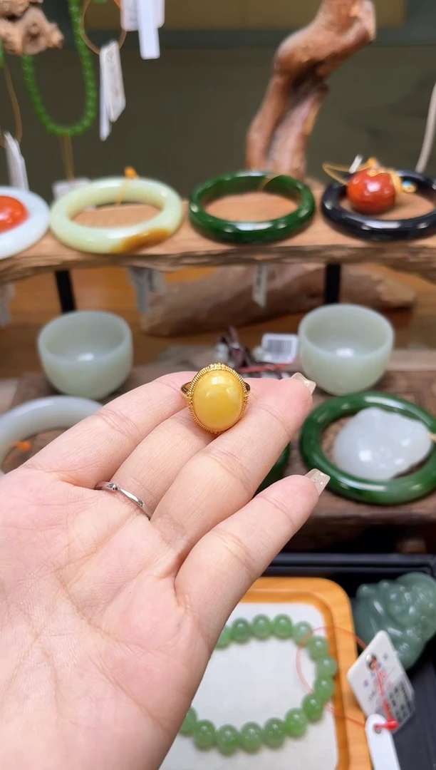 未镶嵌蜜蜡戒指向**林蜜蜡 戒圈