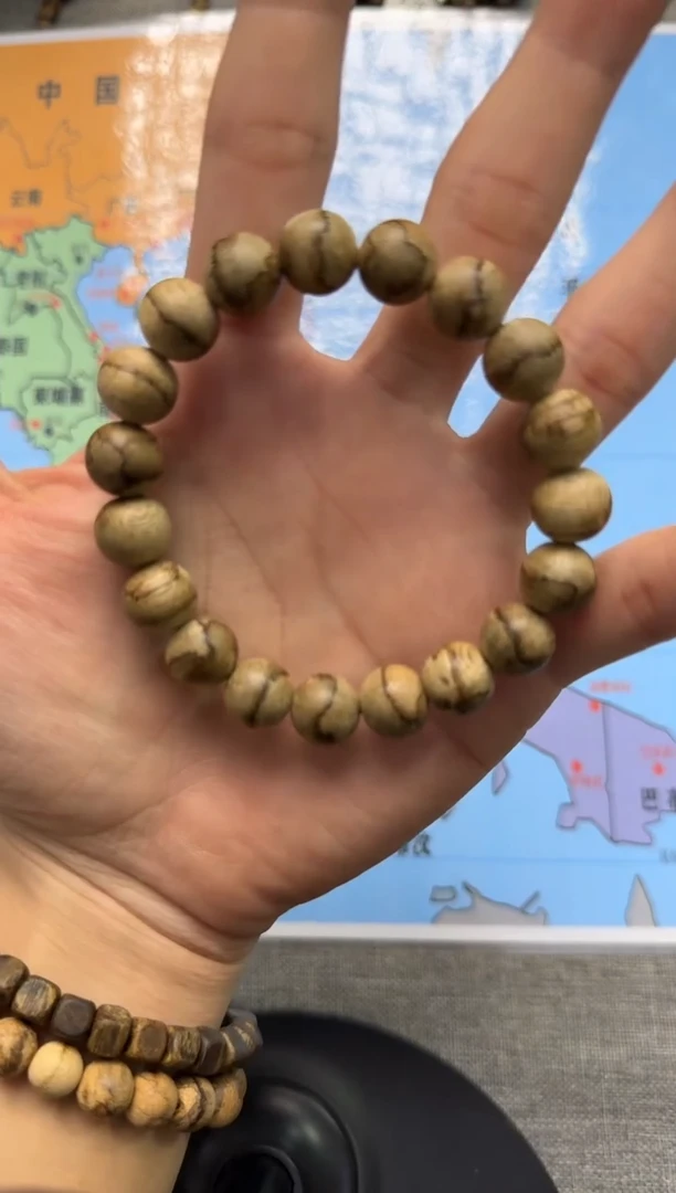 沉香手串1.1达拉干圆珠单圈 多样性发其一