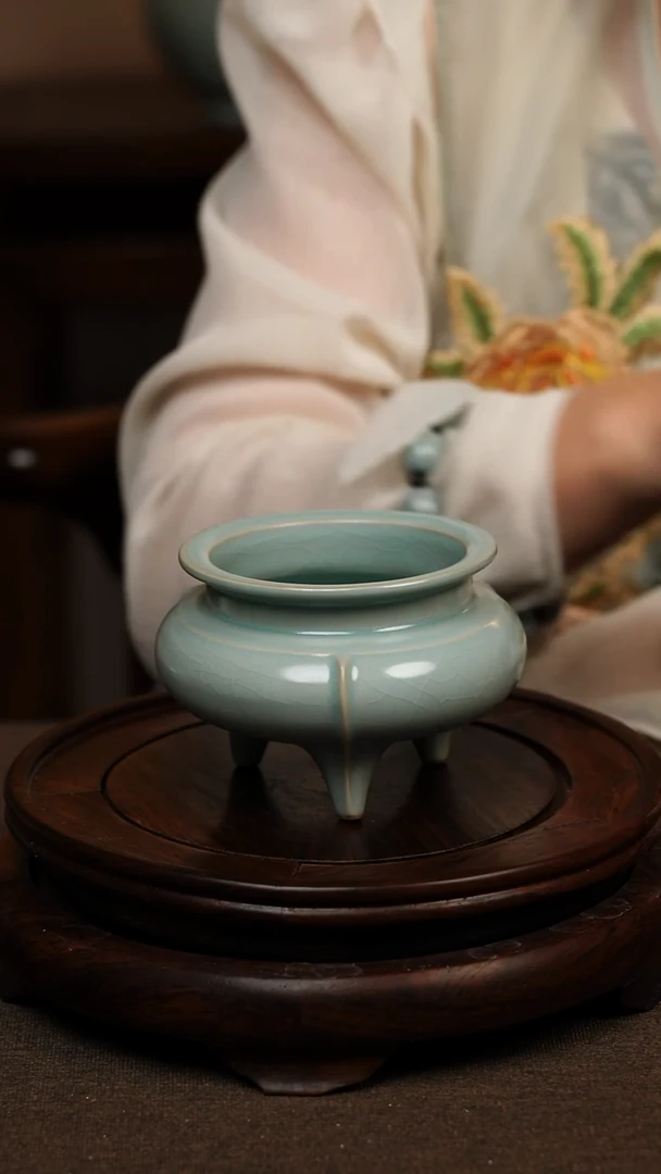 瓷片仿古天青三足高香炉 微瑕 不带礼盒