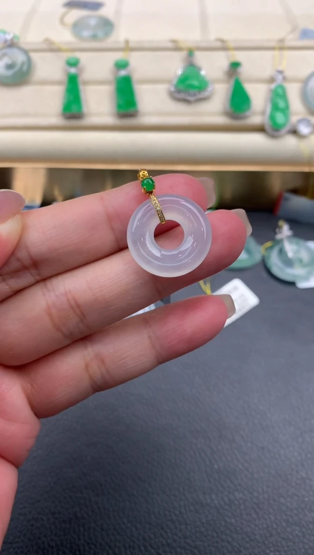 翡翠18K金镶嵌颈饰A605