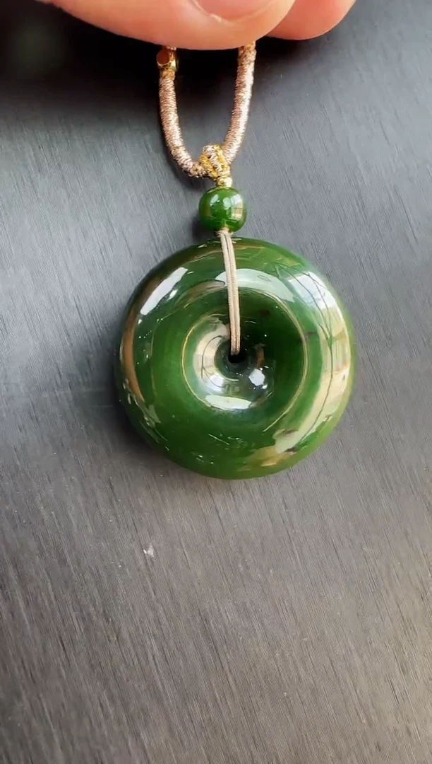 和田玉未镶嵌颈饰俄七平安扣