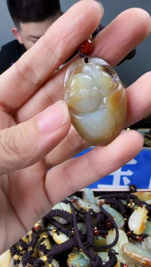 和田玉未镶嵌颈饰1