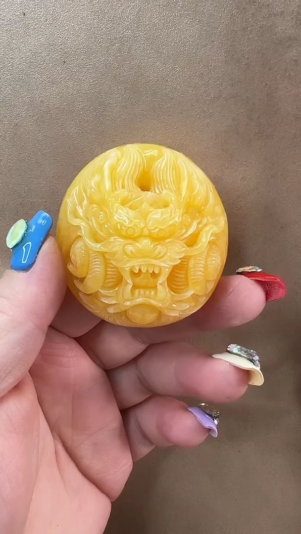 未镶嵌颈饰琥珀吊坠