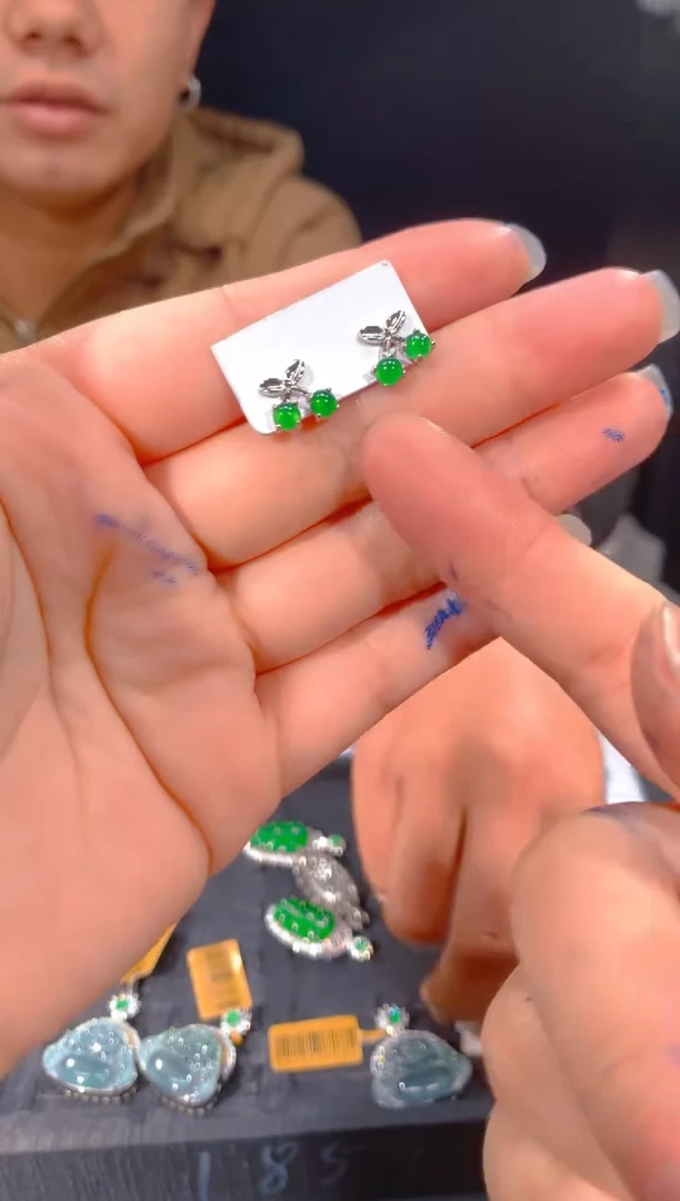 【闪购商品】定制翡翠未镶嵌33定制翡翠，多样性发货（发其一）